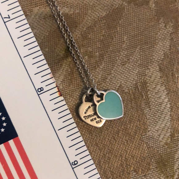 Return to Tiffany 2 hearts - one Tiffany blue enamel, boxed & bagged & authentic - Picture 9 of 11